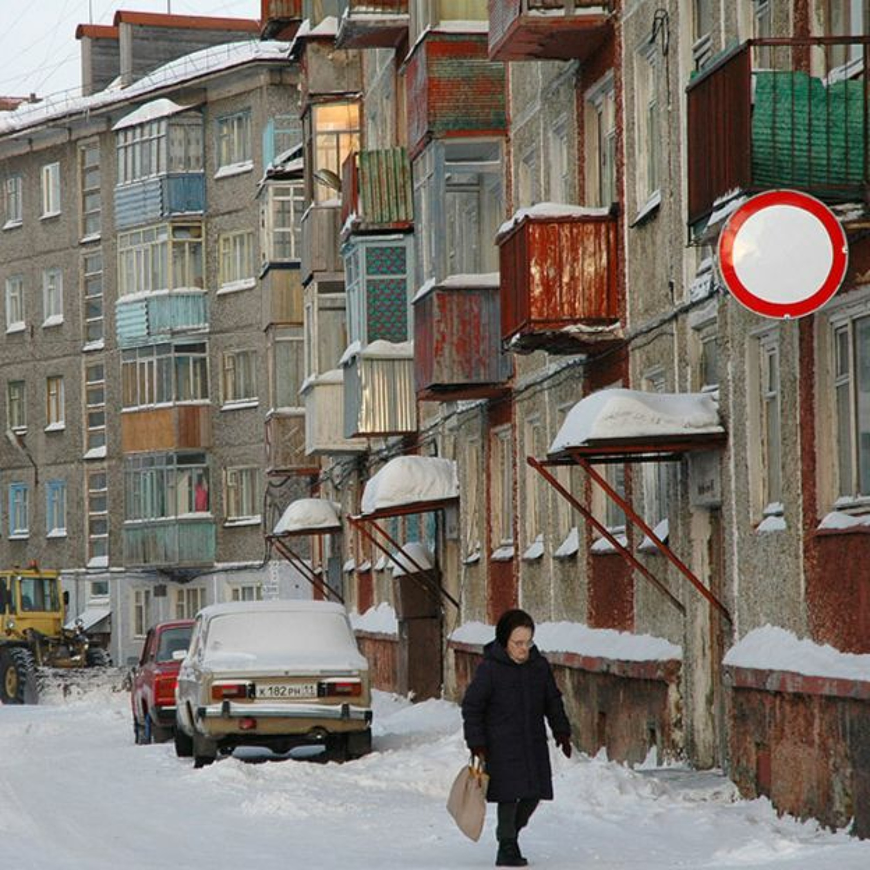 Social Policy and Societal Change: The Moscow Housing Renovation Program - Regina Smyth (12.2.21)