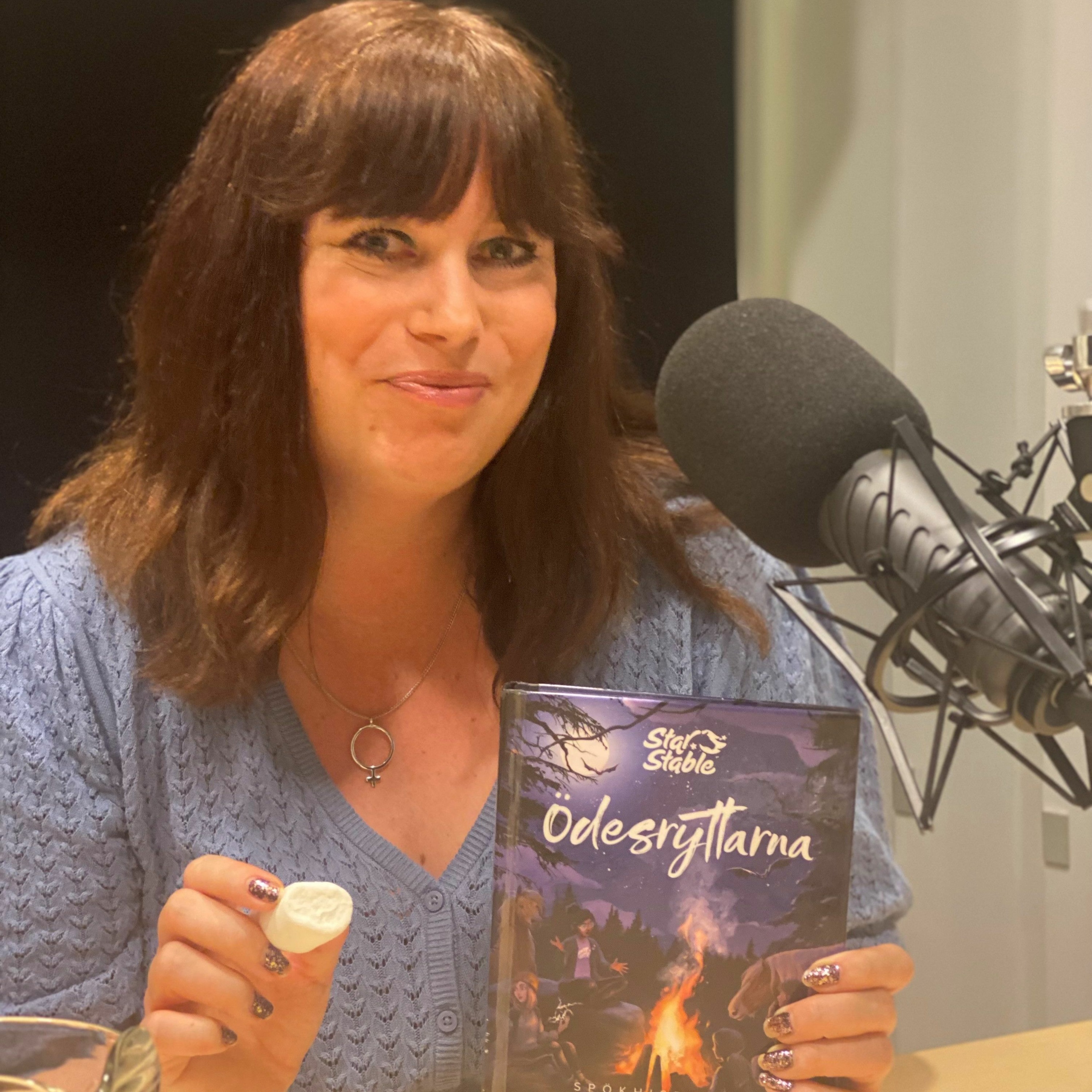 Avsnitt 38 - Hästarnas och skräckens drottning; Helena Dahlgren! episode artwork