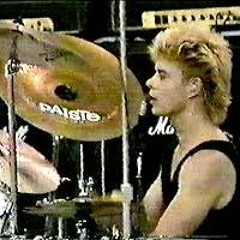 Rob Ellis Joined By David Uosikkinen - The Hooters