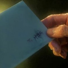 기어코 현실을 버리고 과거로 떠나 그곳에 머무는 아이에게