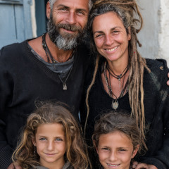 Ελλάδα, Σαν Κύμα Σαν Φως.