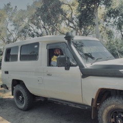 Sean_Rii,_Kymvn-J3H_-_Holim_U_Tait__Visualizer_(256k).mp3