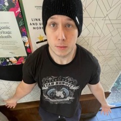 BULLETS MAY FLY ROUND BUT IIII LAY DOWNNNNN!!!!!