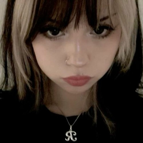 GOTH BITCHES AND SNOW BUNNIES XD <333333