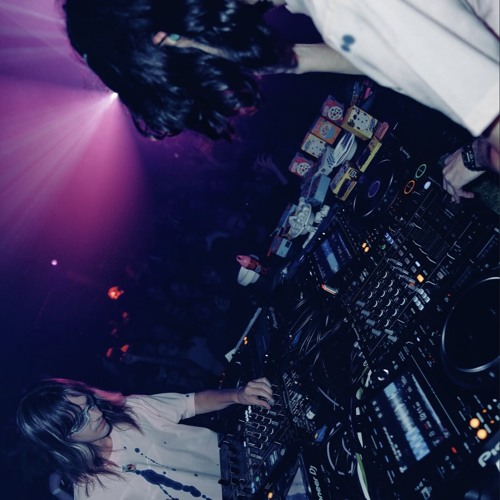 Lipgloss Twins - UNTILTED  (prev.)