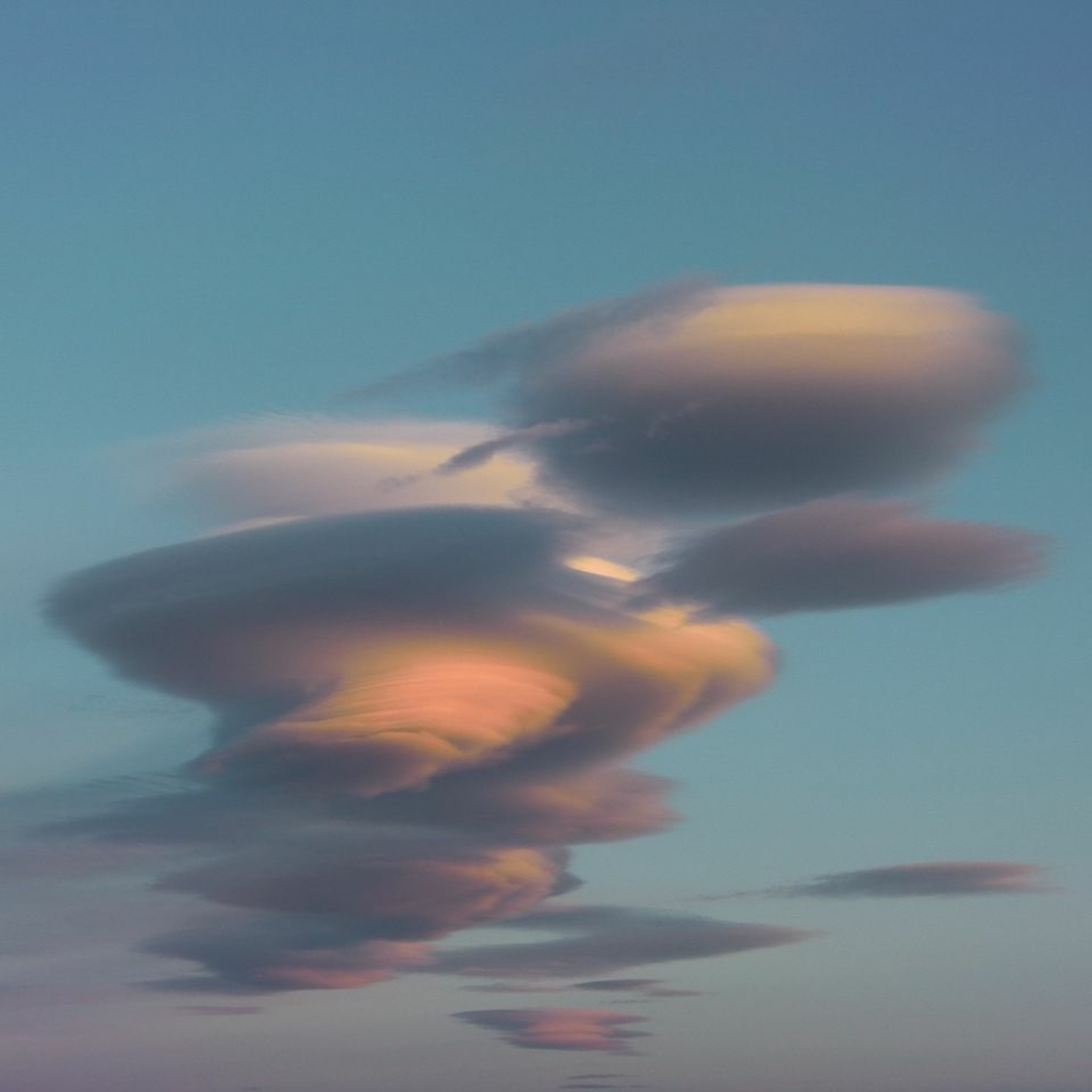 Altocumulus Lenticularis episode artwork