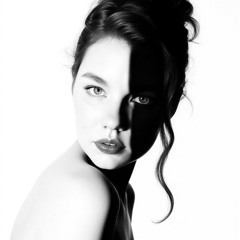 Mari-Liis Roots - Dark silouhette