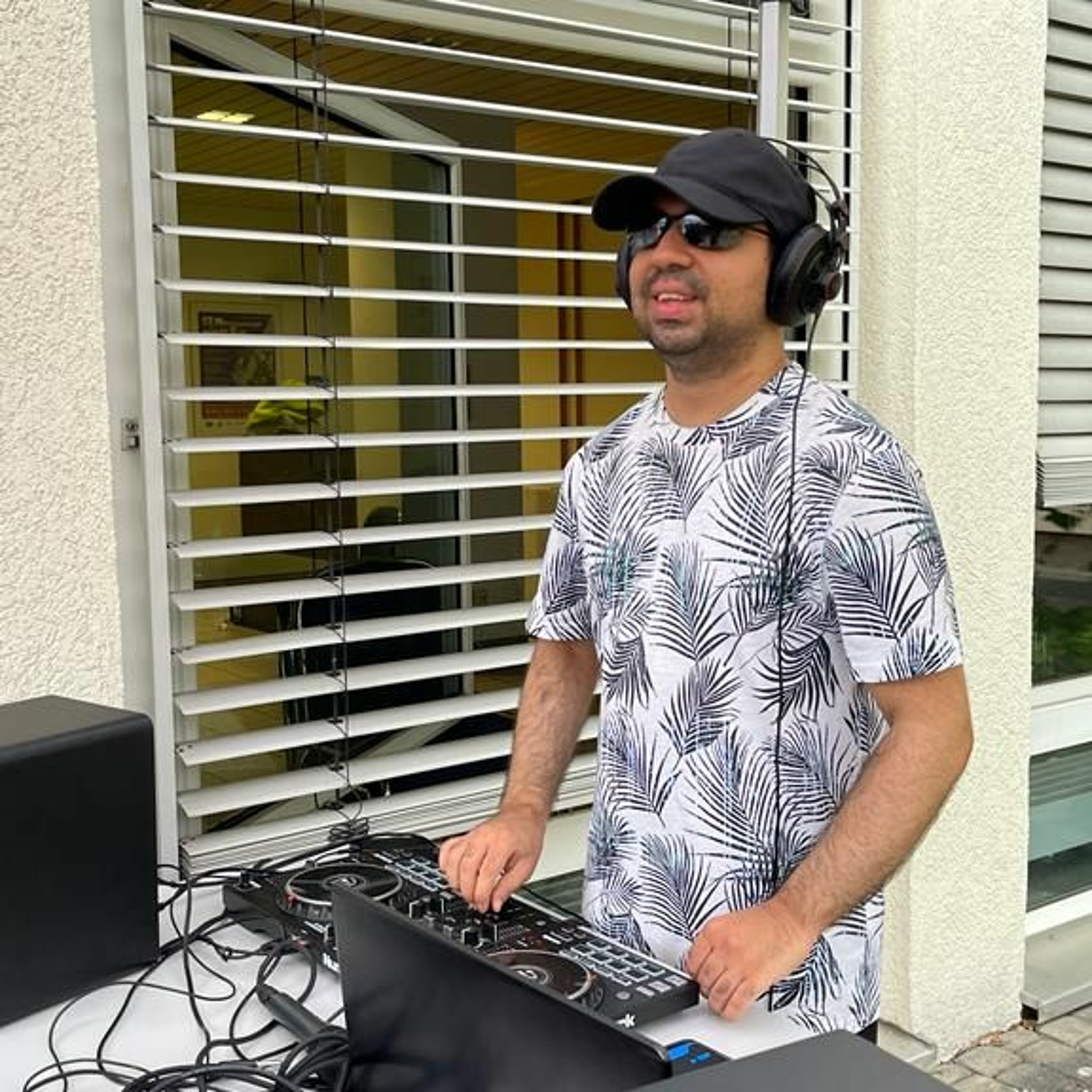 Blind Dance Radio: EDM radio show by DJ Artin