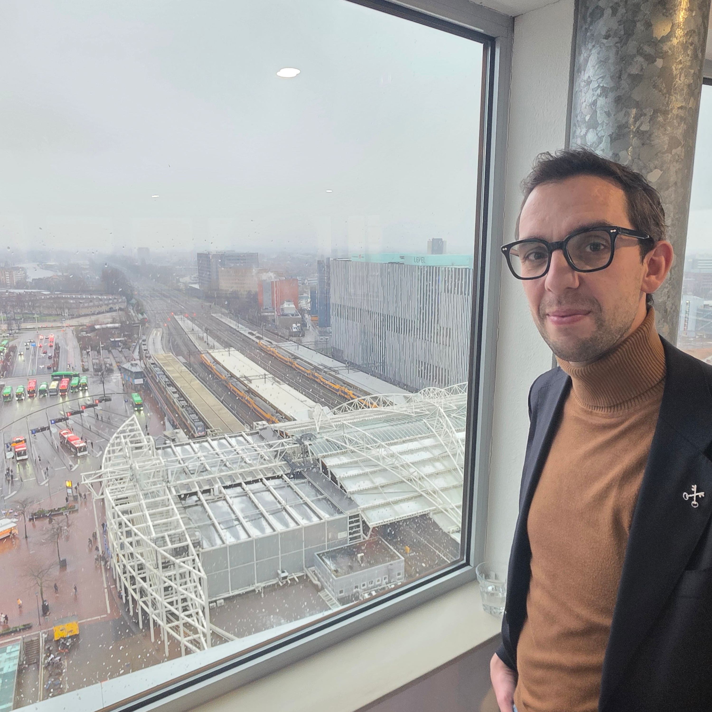 2026-01-09 Wethouder Ashley North over de honderden miljoenen voor Leiden Centraal episode artwork