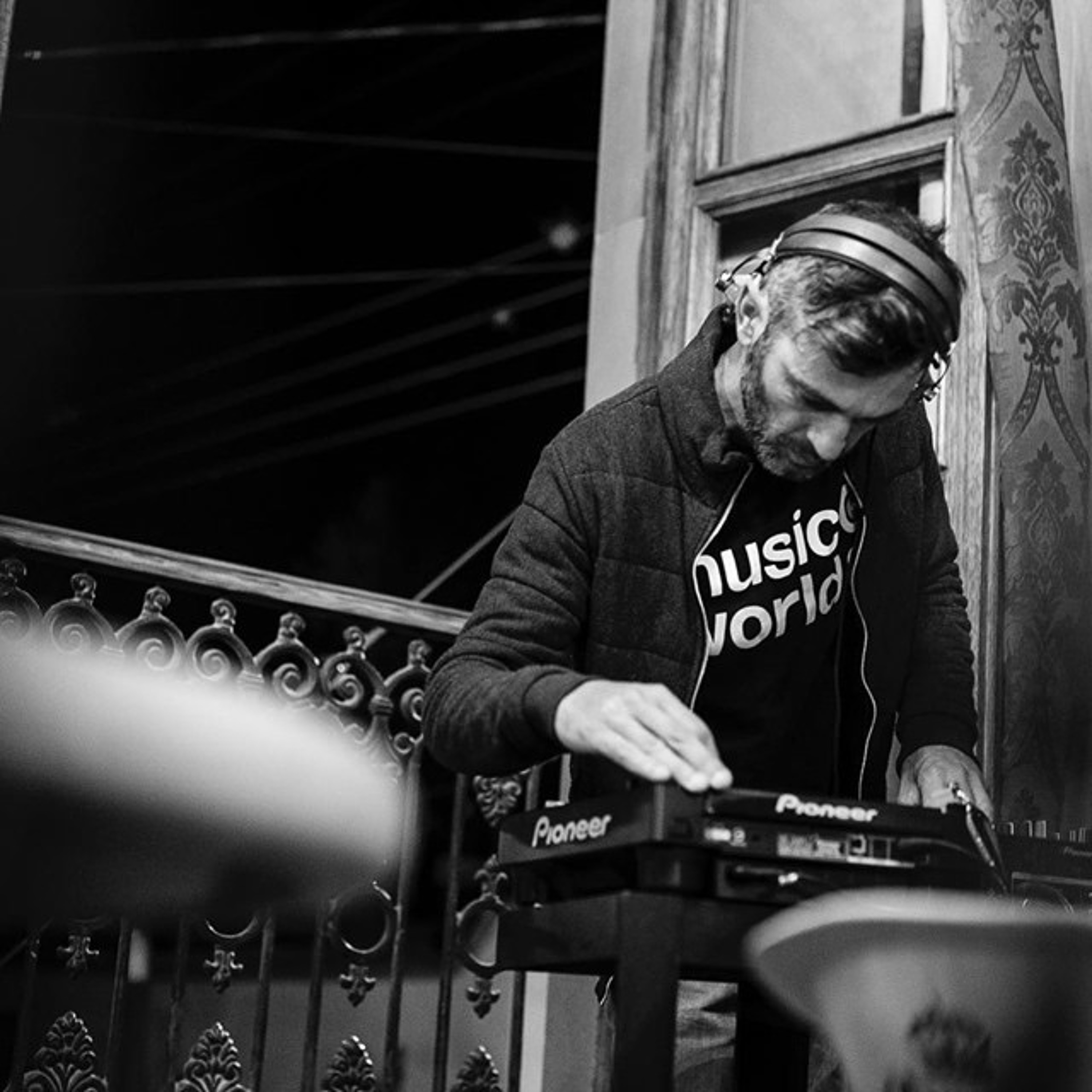 DJ PRODUCER