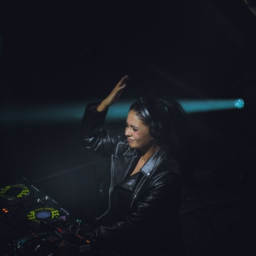 Hannah Laing- Movin FREE DL