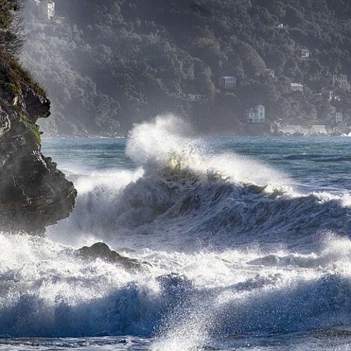 Seq05 Ok Contrasting sea storm, a problem that calms down and is not resolved -