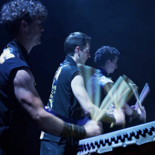 FENIKS TAIKO performing KAZE NO TAIKO (Japanese drumming) in Düsseldorf - taiko drums