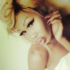 LOLA THEE LEGEND(Feat: The icon Kassandra Ebony)