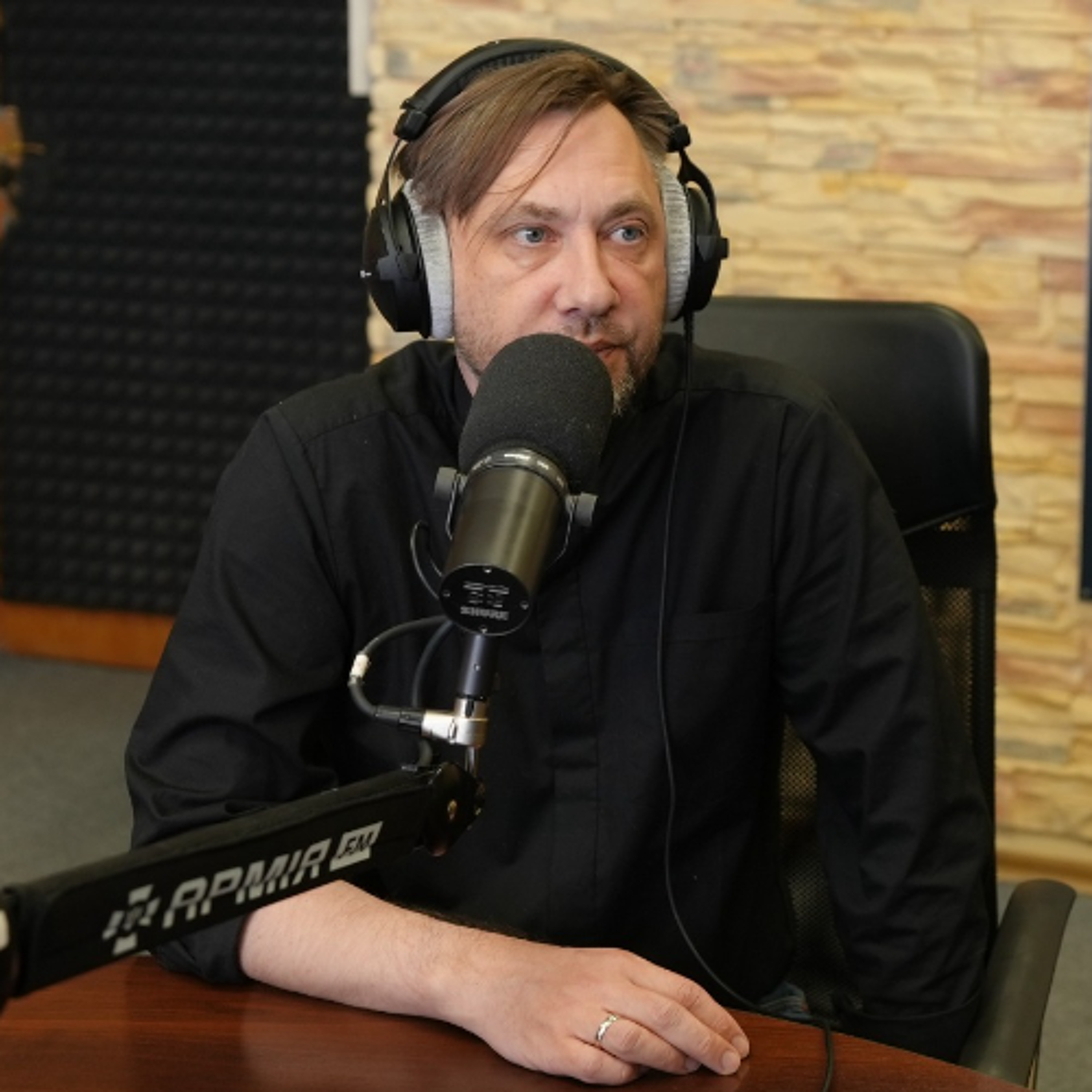 "Для мене життя людей цінніше за храми": капелан Сергій Дмитрієв про Будинок героя, благодійні проєкти та протидію ворожій церкві