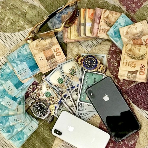 MTG-MUITO BRABA COM A GLOCK CAMUFLADA COM PENTÂO DE ROBO COP [PROD´DJ GN DO YTB].
