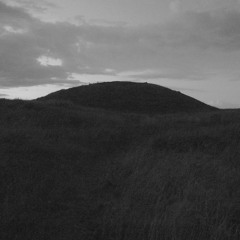 Haul Ar Dwmpath Claddu Y Brenin Marw Hir (Sun On The Burial Mound Of The Long Dead King)