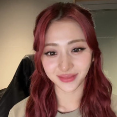 HUH YUNJIN – we can't be friends