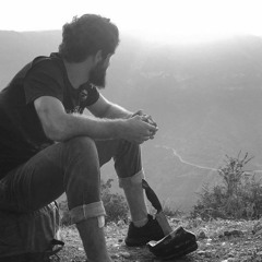 ‏طَوِيلُ الشَّوقِْ يَبْقَى فِي اغتِرَابِ فَقِيرٌ فِي الحَيَاةِ مِنَ الصِّحَابِ.