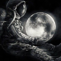 ‎⁨رائد الفضاء يا قمر دارني ⁩.