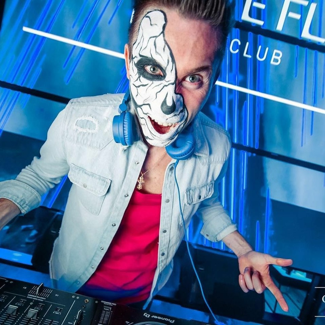 Stream Tiesto x Showtek - Pump It Louder x Can't Hold Us (DJ