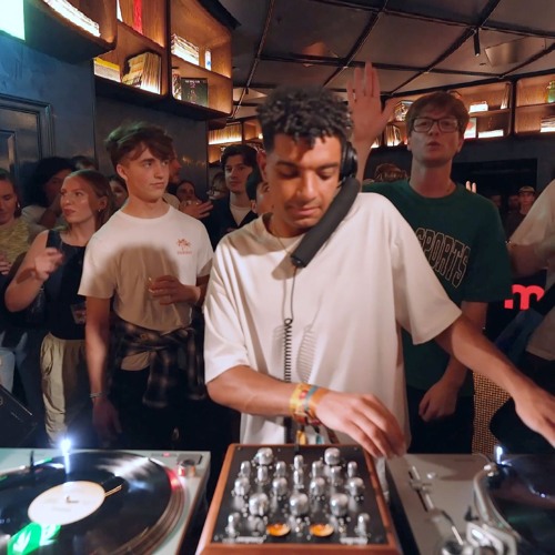 '100% vinyl' disco and boogie live set | Mixmag (listen on Youtube for better audio quality)
