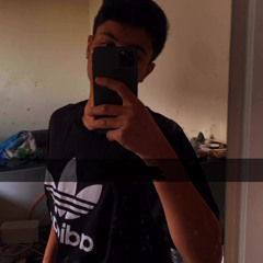 ‎لابسه اسود في اسود ياقلبي✋🏾😝