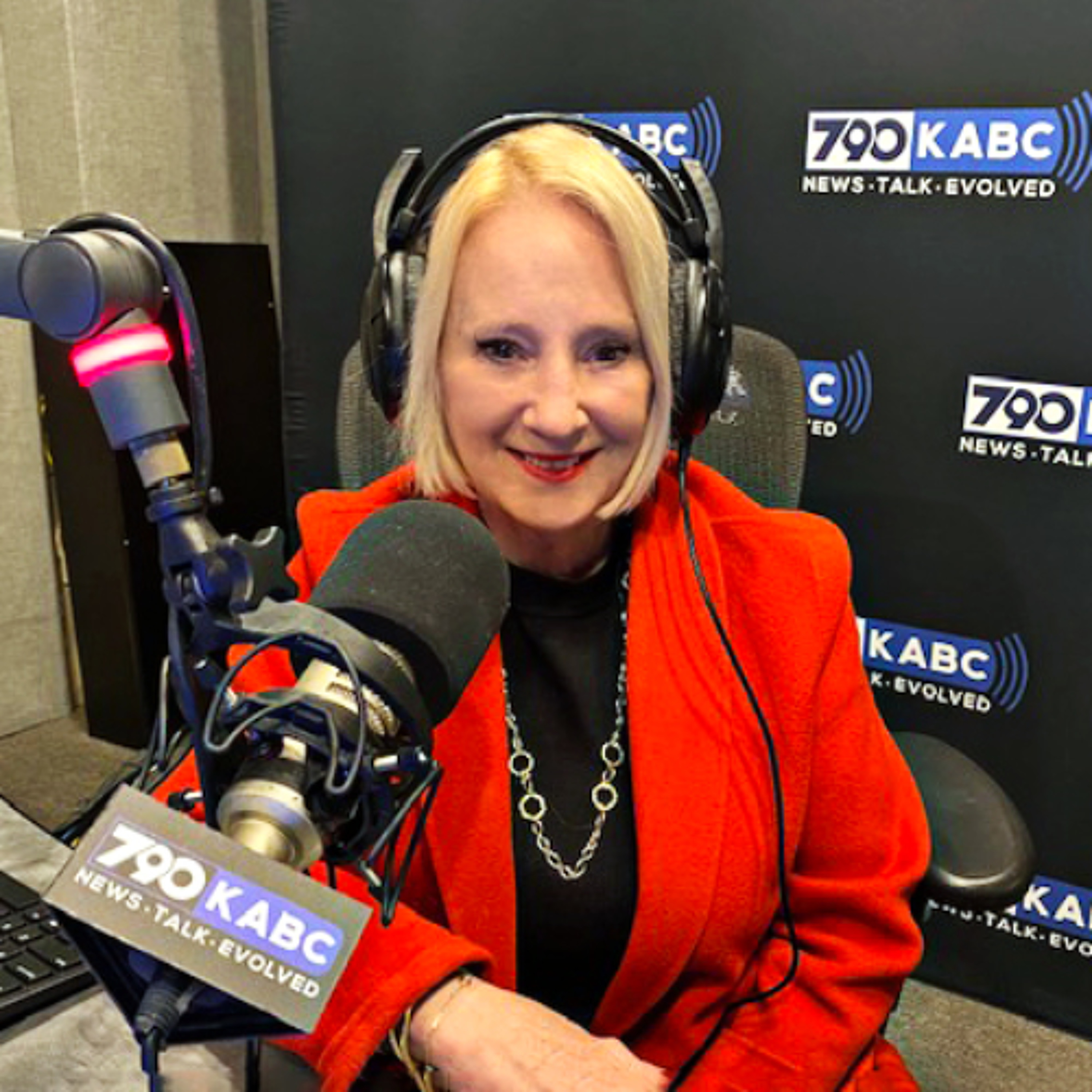 The Dr. Renee Fraser Show | Dr. Skye Stifel - Juggling Parenting & Working episode artwork