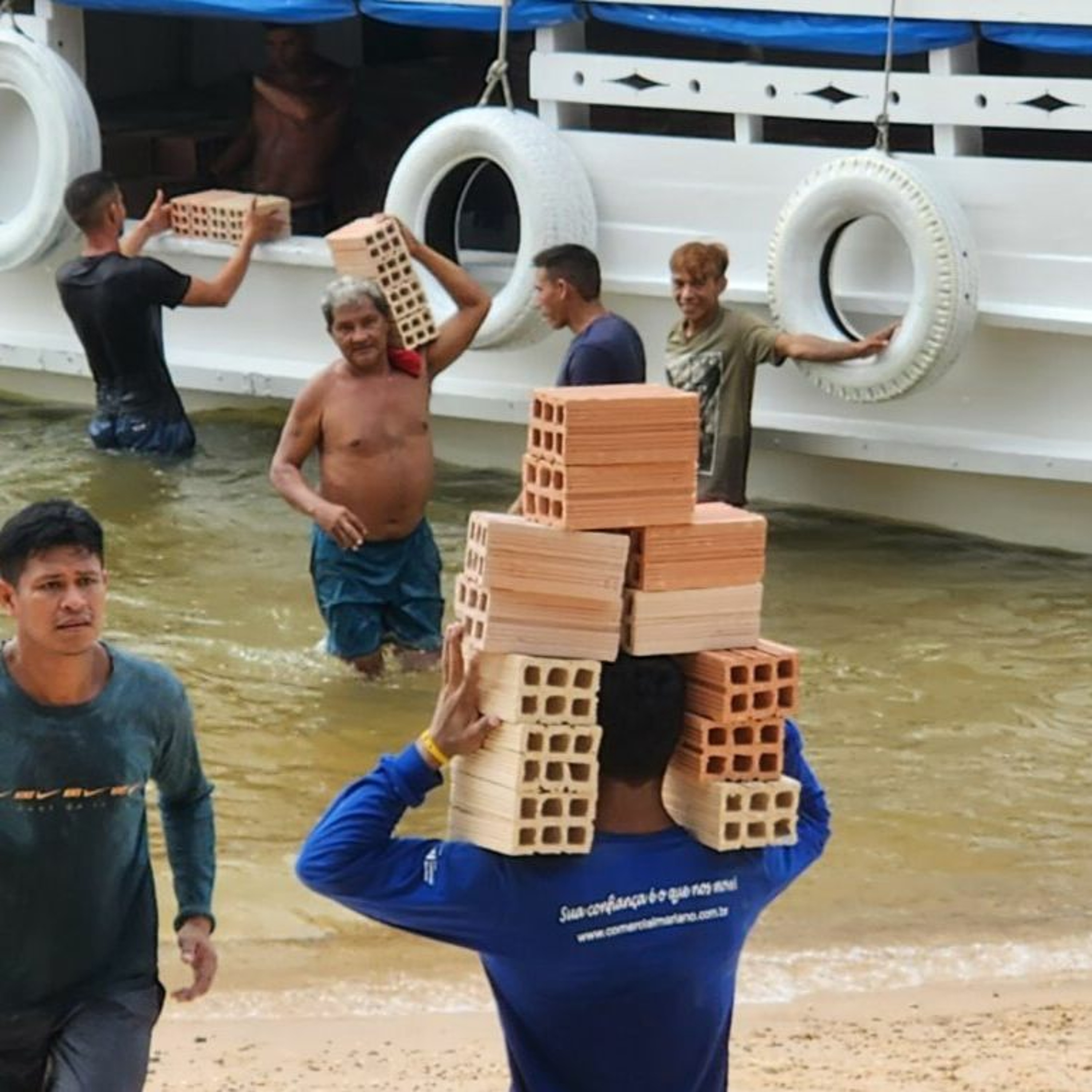 Escola de Redes Comunitárias apoia construção de rádio na aldeia Solimões episode artwork
