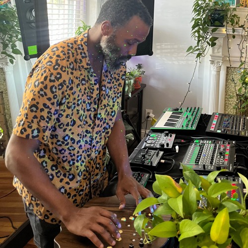 LIVE @ IT'S A PLANT PARTY