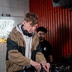 Svara Radio with Submerse