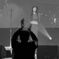 "أنتِ الحقيقة والجلاس أوهامُ" | مزج غزلي