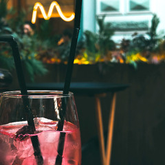 бокал наполненный вином