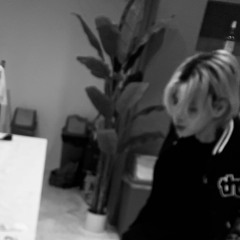 Right Now (Feat. Lil Kintexx)