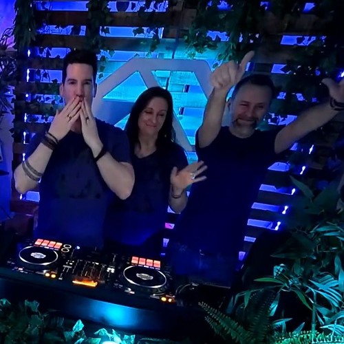 B3B DanjunaDJ, SezzaSez Dj & davejlewis (Progressive House Overload)