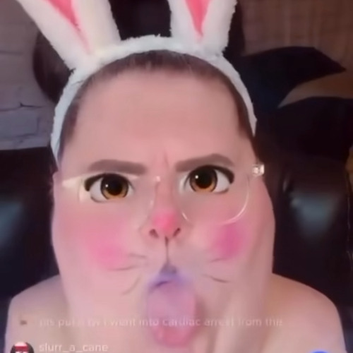 i js wanna be friends but w some benefits 😚😝😝