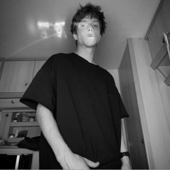 Девочка с рэп концерта