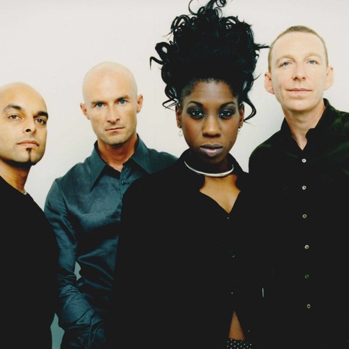 M - People - Moving On Up⭐ Les Bisous⭐Andrew Cecchini⭐Steve Martin Dj