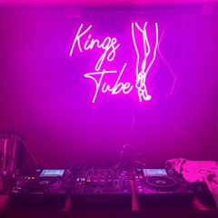 Gav Kingsley v 81 BONES live in Kings tube