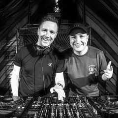 Dark-e & Playboyz @ Surnrise Festival - #VRUUGER area