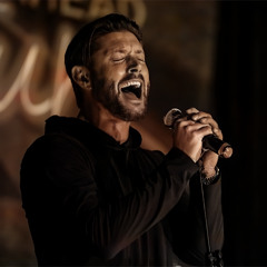 Jensen Ackles joined Louden Swain to sing Everybody Hurts (LIVE 🔴)
