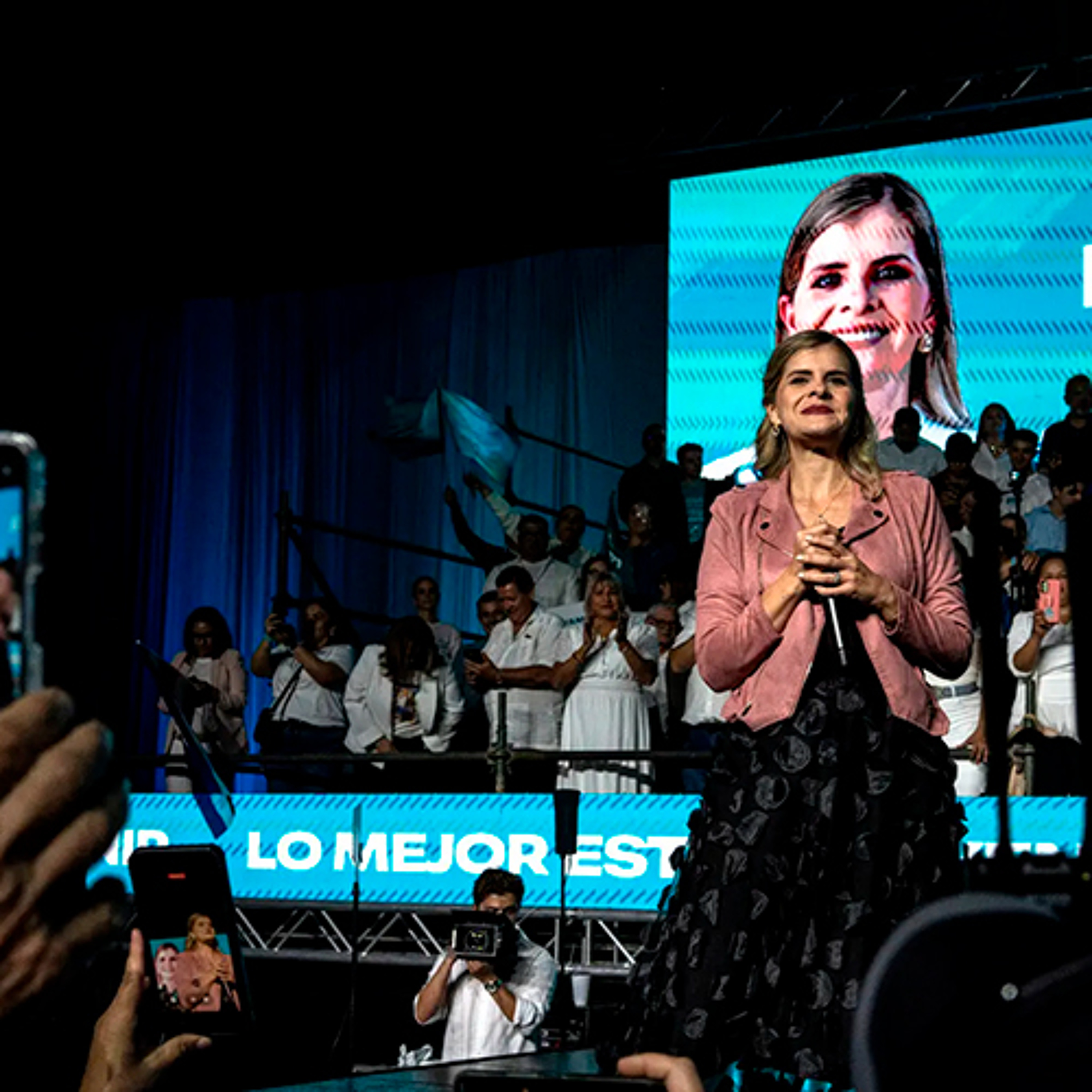 8-2: Mayoría de ticos consideran que gobierno de Laura Fernández será mejor que el saliente. episode artwork