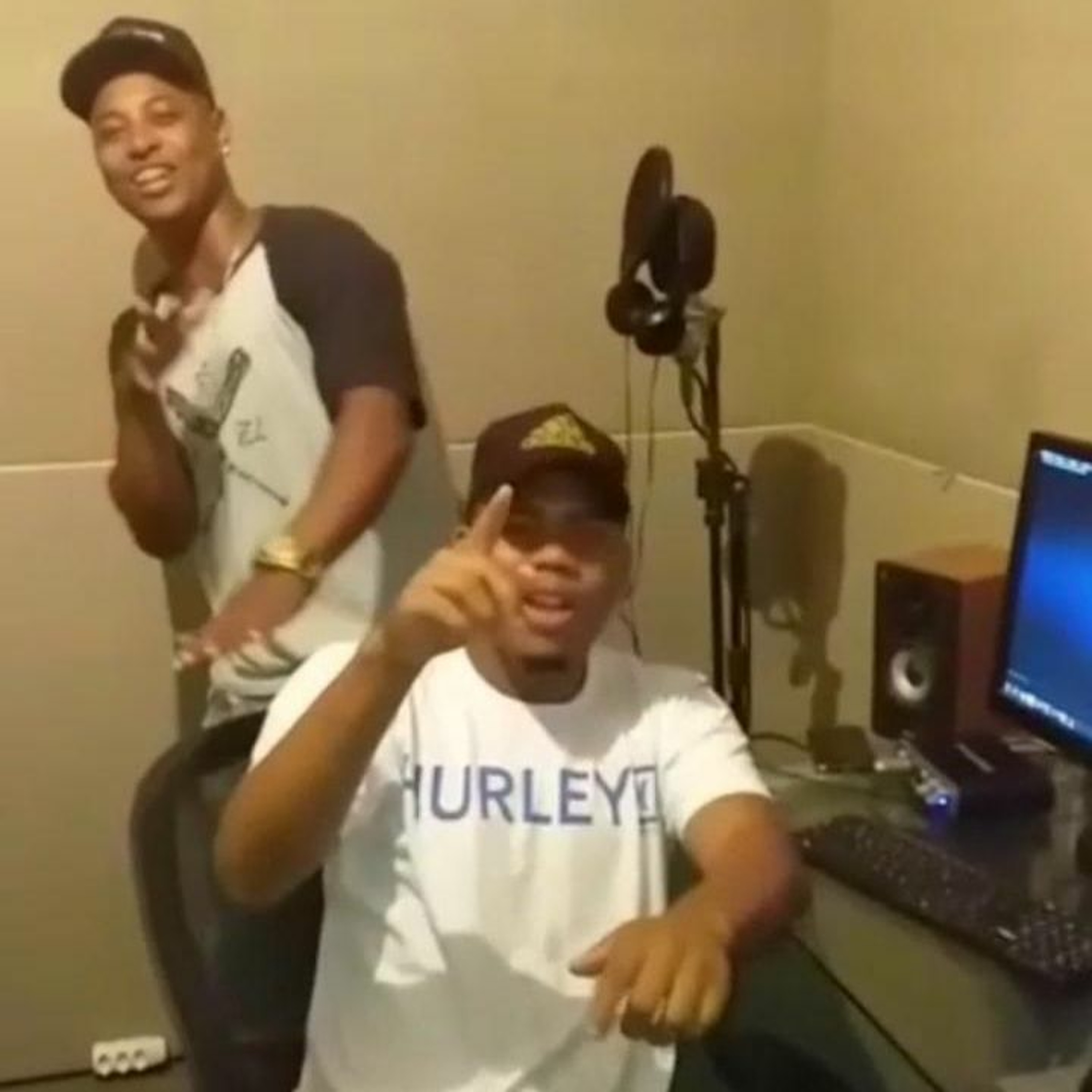 MC LITO E MC PL - GUERRA DE SACOLÉ -   ((BR DO CHAPADÃO))
