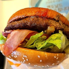 햄버거를 먹어야 돼