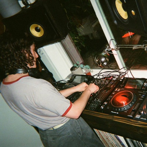 RADIO UWU ft. Mauve Decade