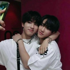 8D STRAY KIDS - THUNDEROUS