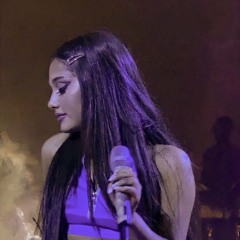 Moonlight live-Ariana grande