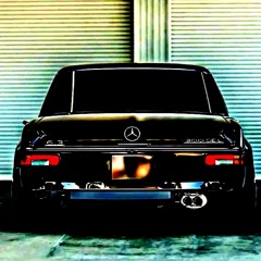 Palms Trax - Sumo Acid Crew // A dampened acid motif and glassy chord chimes