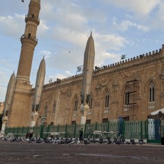 ختام صلاة الفجر في مسجد مولانا الإمام الحسين عليه سلام الله في القاهرة. مصر المحروسة.