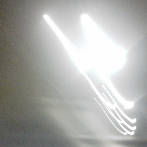 sentimentos comprimidos em sexos, cigarros e breakcore